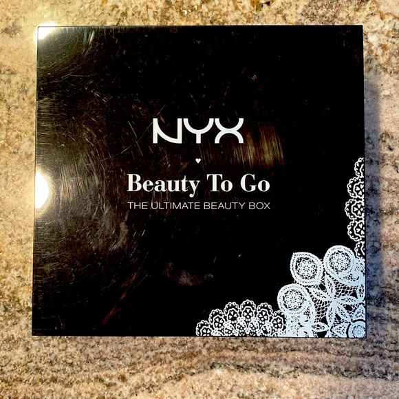 NYX Beauty To Go - The Ultimate Beauty Box Makeup Kit - Picture 3 of 10